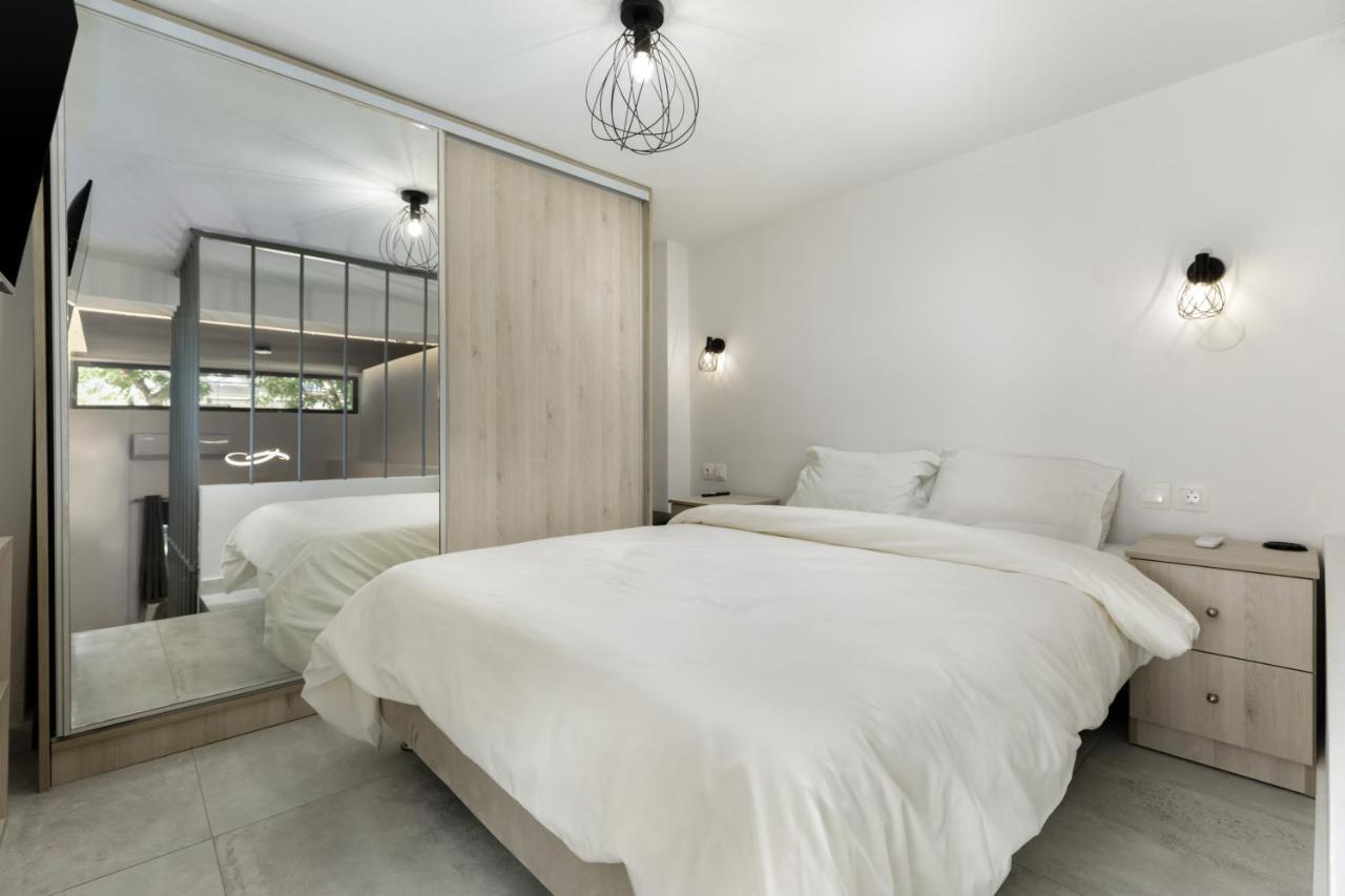 C.7 Cyclamen #loft_studio_near_the_sea * Thessaloniki